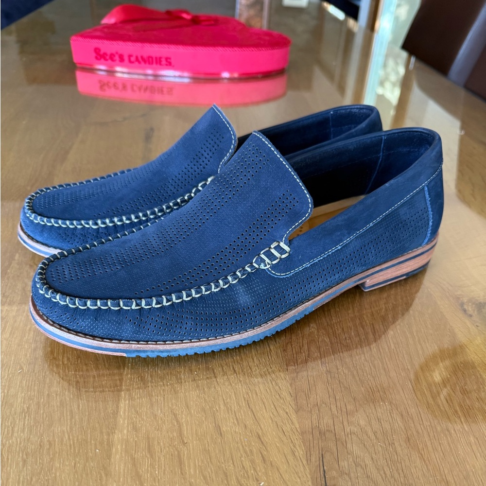 Tommy Bahama~Men's Navy Loafers